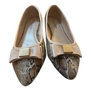 Sofia Taylor Greta  Reptile Print Bow Flats Size 8.5W